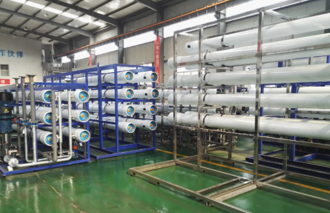 工業<a href=http://www.leeb17.com.cn/fstcjssb/ target=_blank class=infotextkey>反滲透凈水設備</a>展示